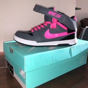 NIKE MOGAN MID 2 JR B 6Y